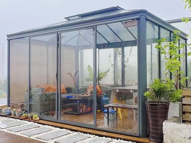 Overlapping of aluminium profiles inside the conservatory